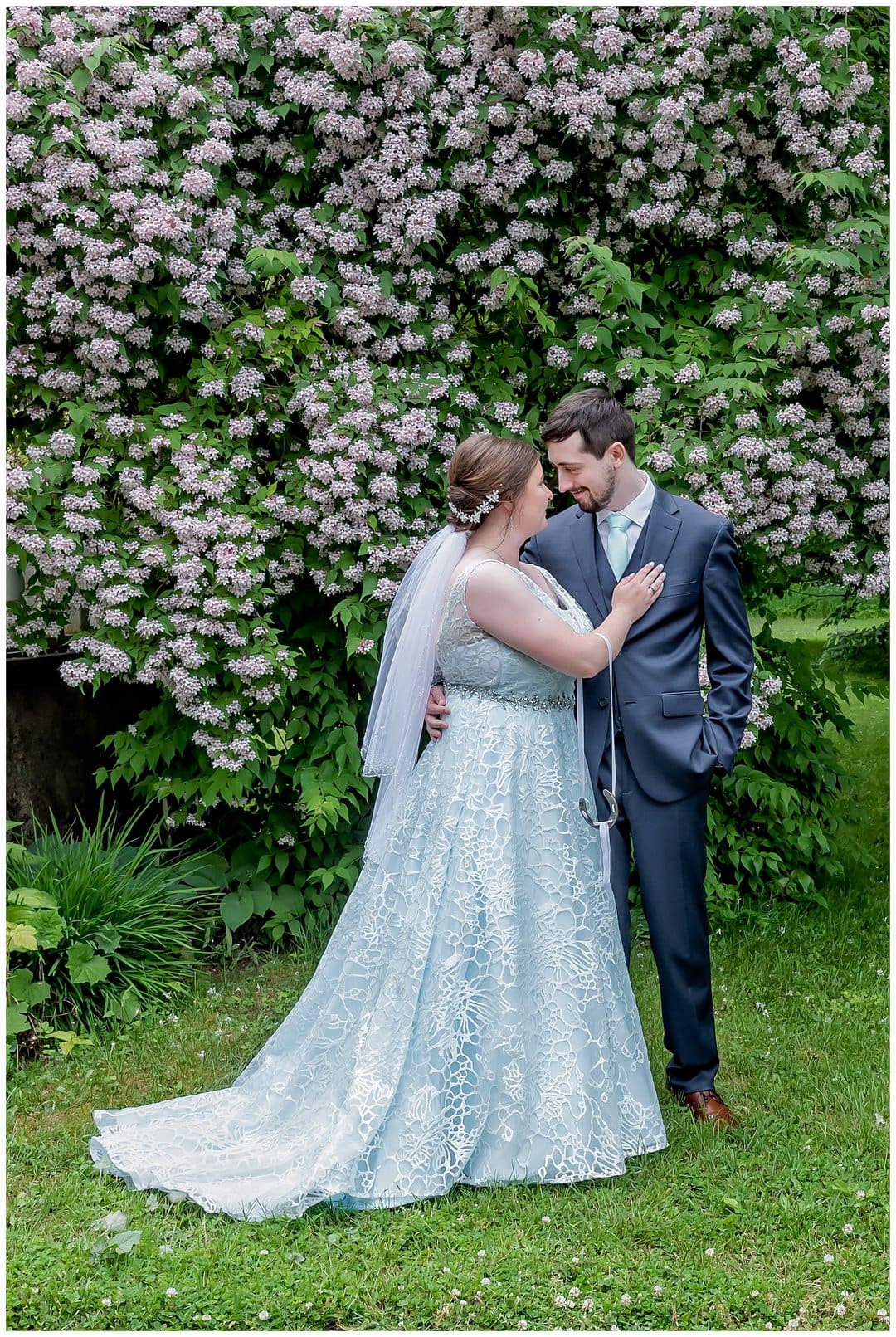 The bride and groom have a few wedding photos done just after their first look at the Hillsdale House in Annapolis Royal, NS.